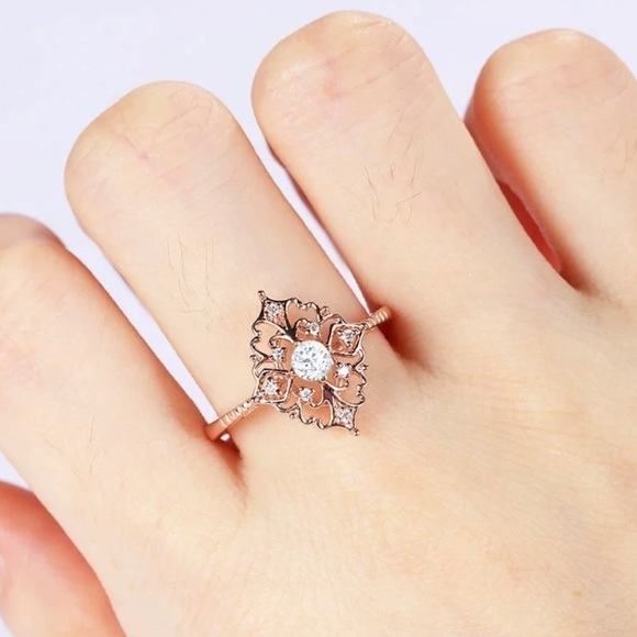✨SOLD OUT✨Vintage Style 18K Rose Gold Ring✨ - Picture 3 of 6